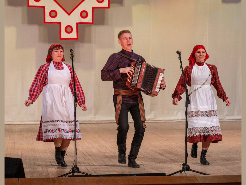 Фольклорный ансамбль «Шулдыр» (Весёлый полёт крыльев) 